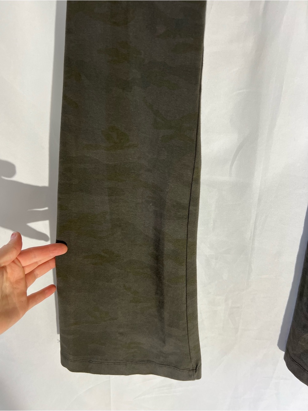NWT Women’s HARD TAIL Camo Fold-over 90% Cotton Flare Pants 29” - Picture 3 of 6